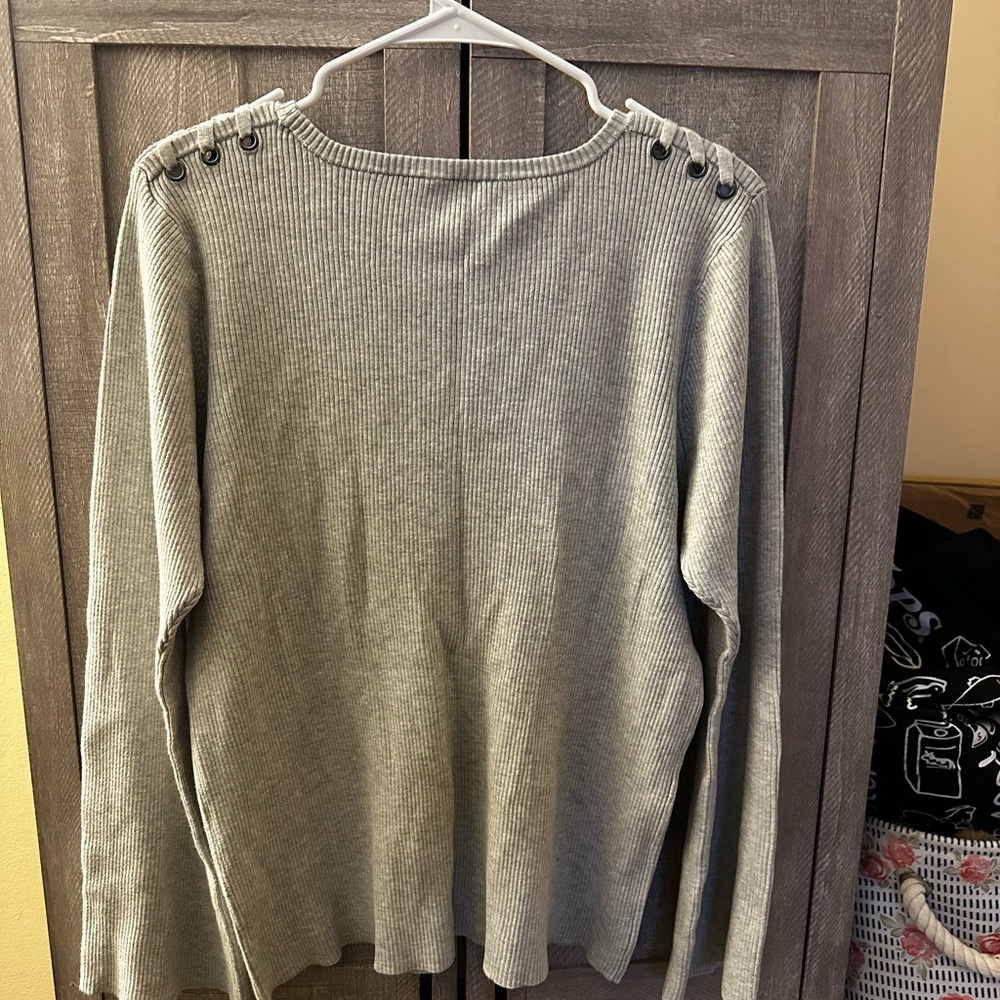 Gray Ribbed Women's Top - Picture 4 of 6